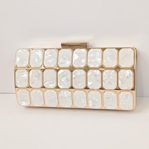 Cartera glam dorada con cuadrados de nacar