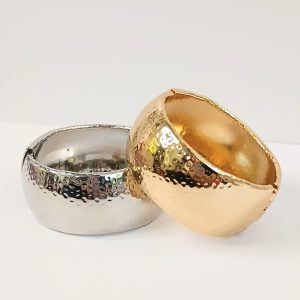 Pulseras cuff con martillado