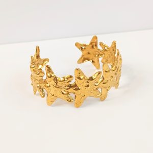 Pulsera cuff dorada de estrellas