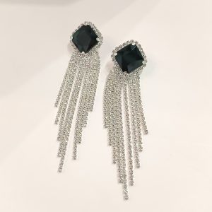 Aretes glam negros con strass largo plateado